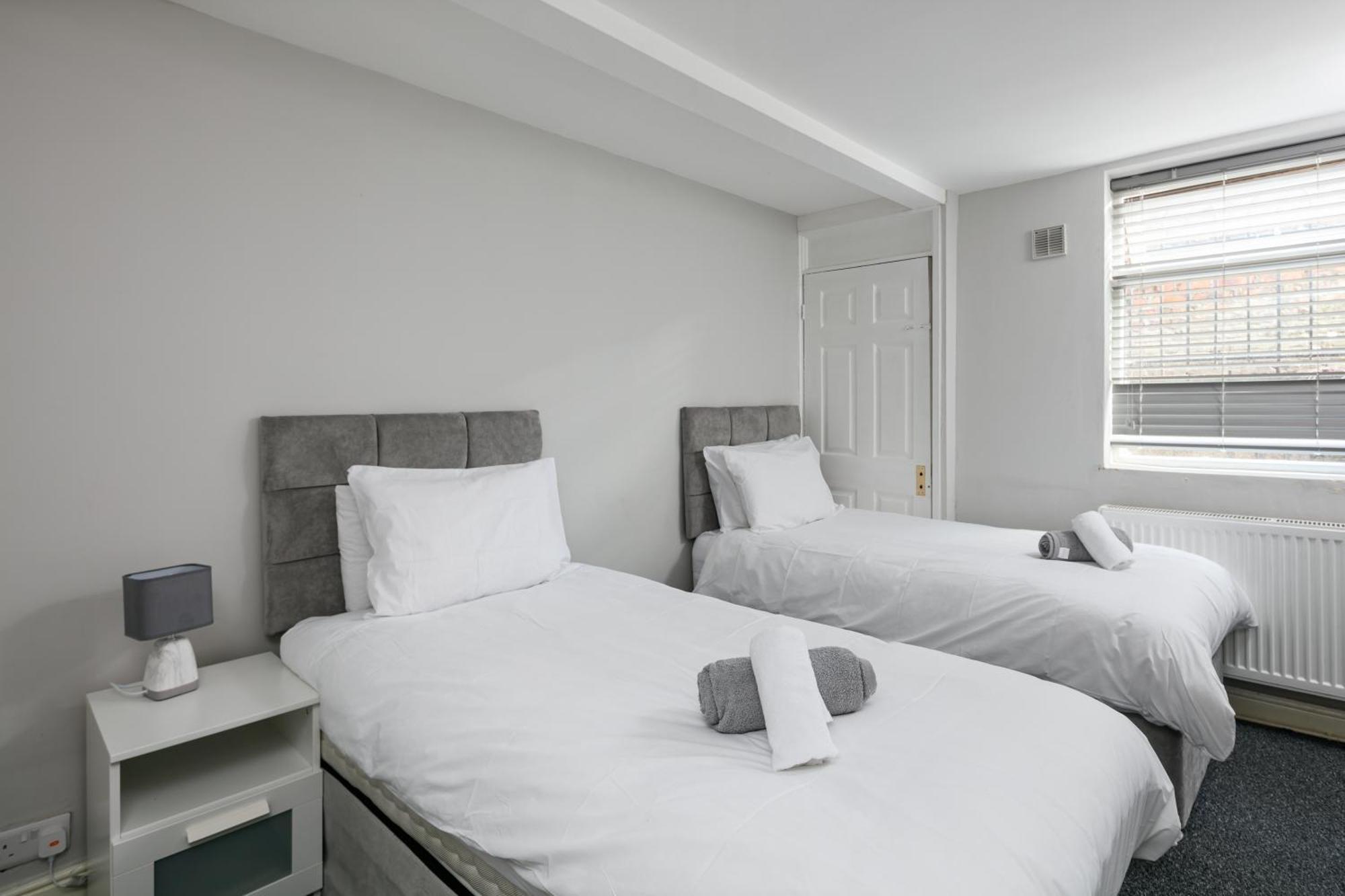 Benoit Apartments Манчестър Екстериор снимка