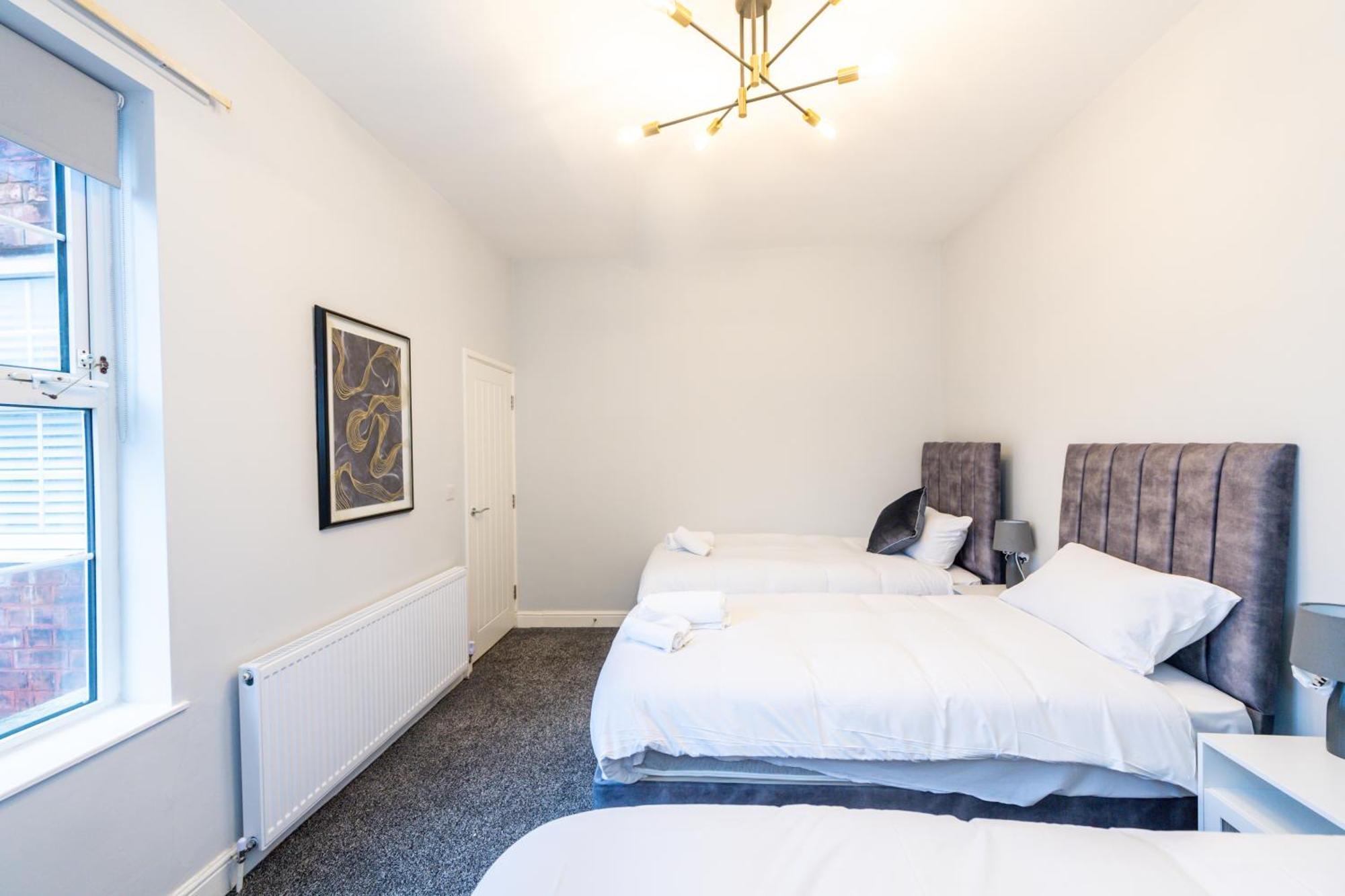 Benoit Apartments Манчестър Екстериор снимка