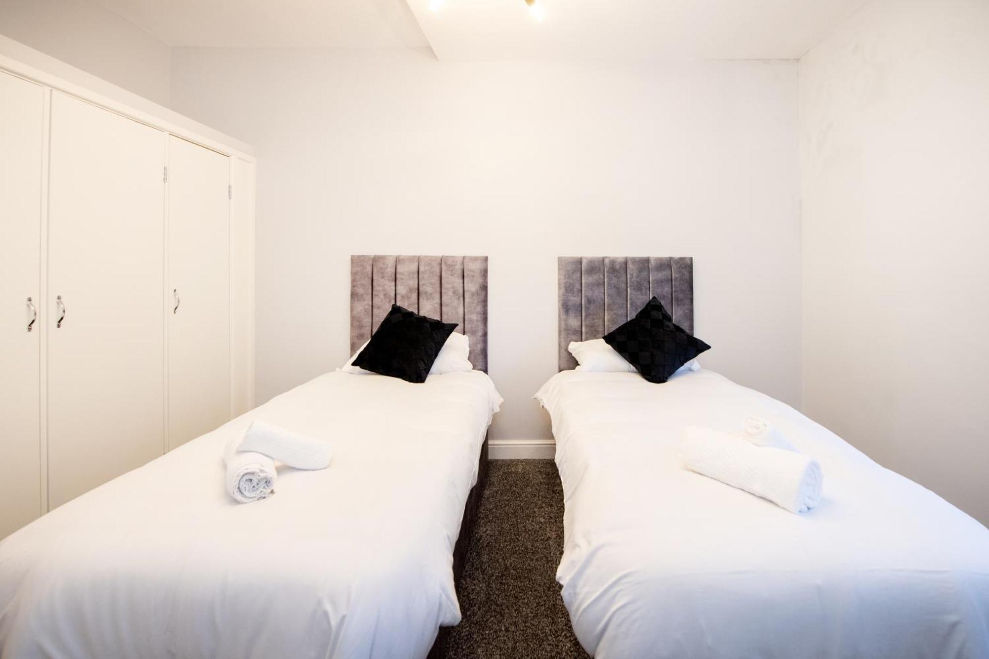 Benoit Apartments Манчестър Екстериор снимка