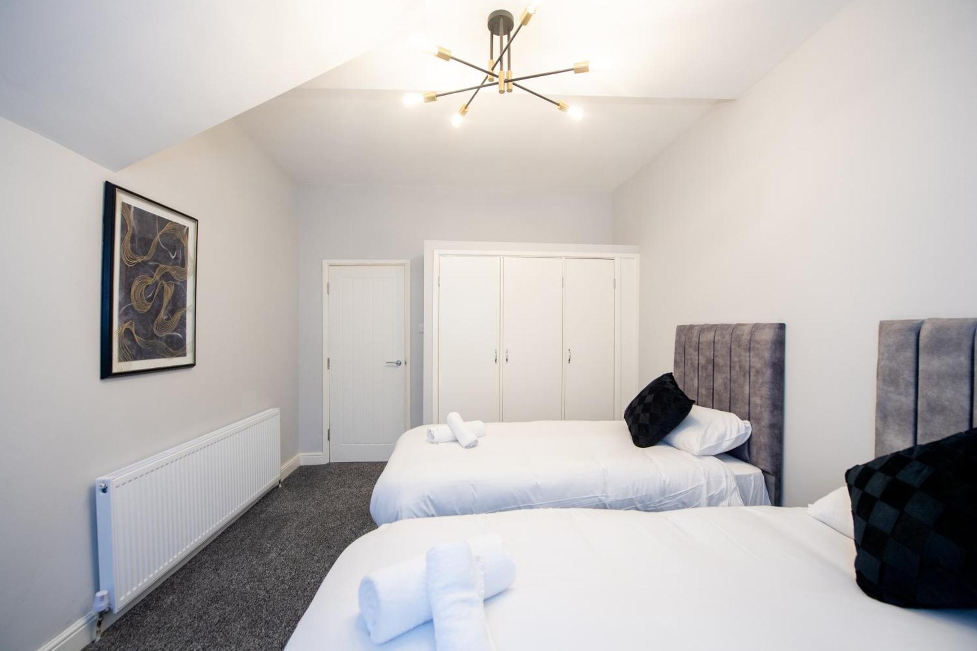 Benoit Apartments Манчестър Екстериор снимка